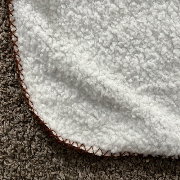 WestWorld Logo 45”x60” Sherpa Lined Faux Leather Look Stadium Throw Blanket - Picture 6 of 6